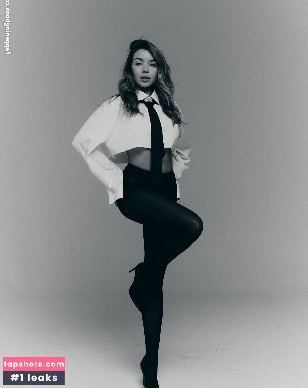 Vanessa Rojewska gallery photo #21