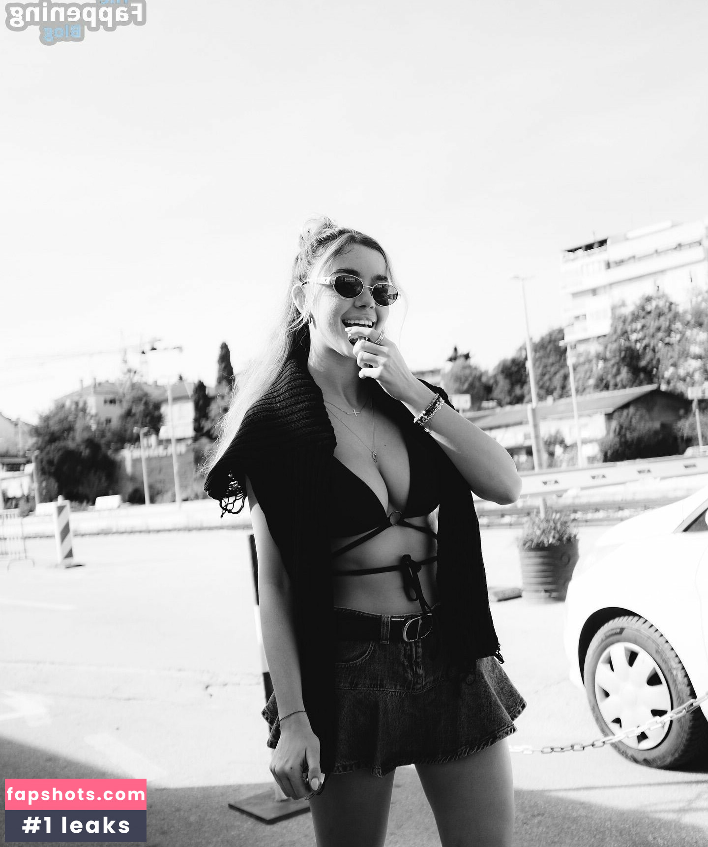 Vanessa Rojewska nude babe gallery