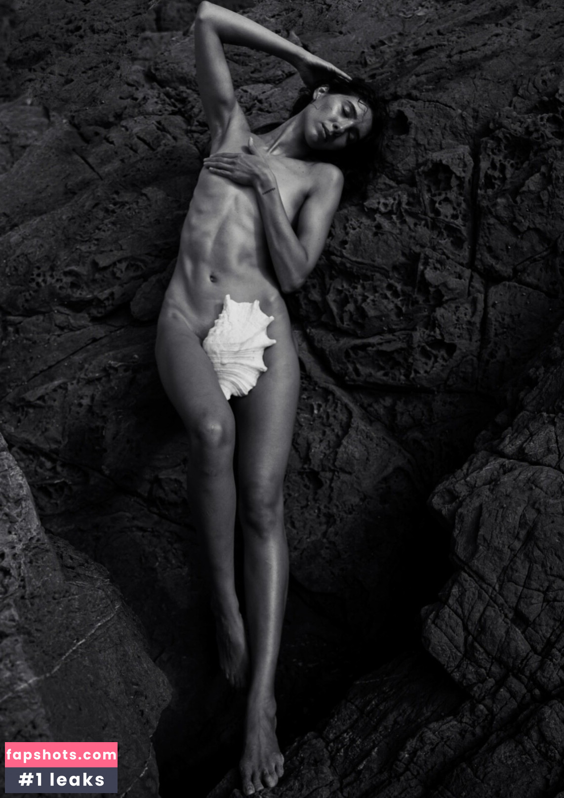 Vanessa Valladares gallery photo #12