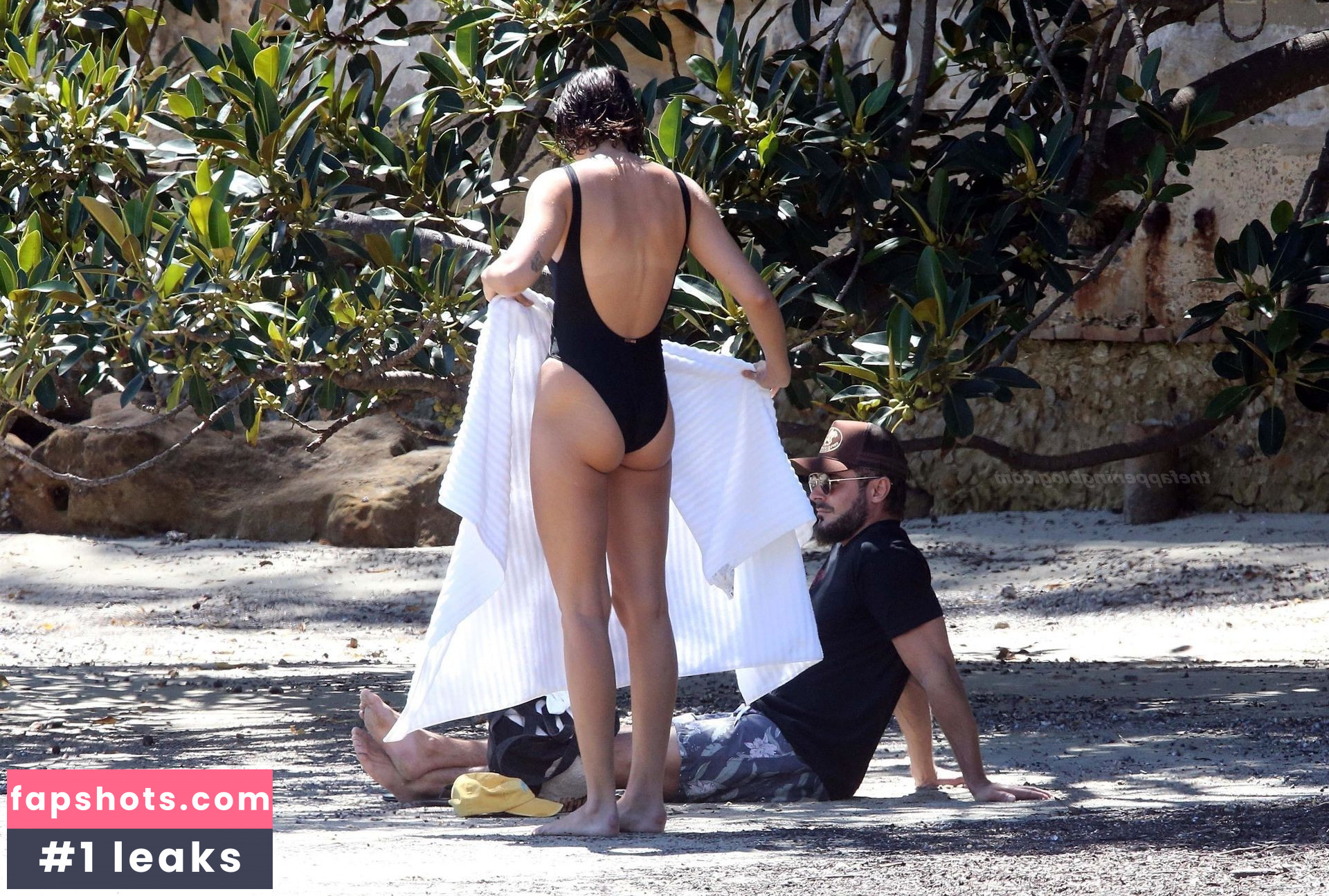 Vanessa Valladares gallery photo #53