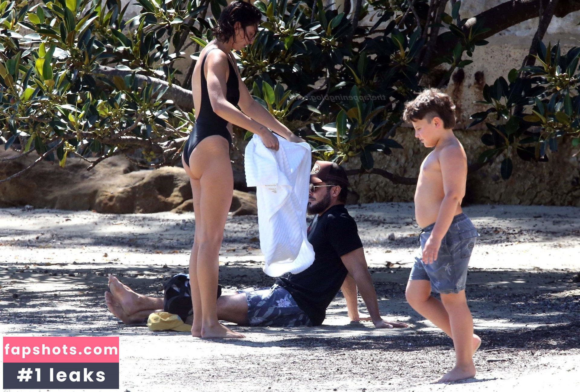 Vanessa Valladares gallery photo #57