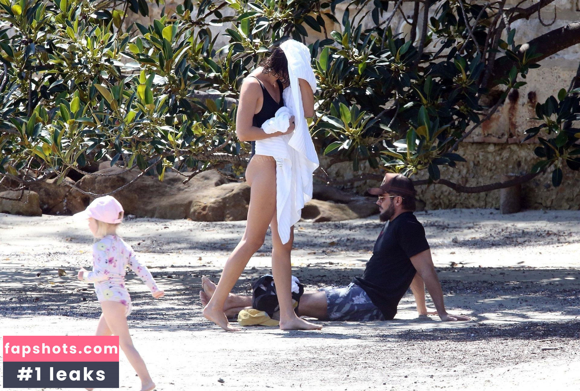 Vanessa Valladares gallery photo #60