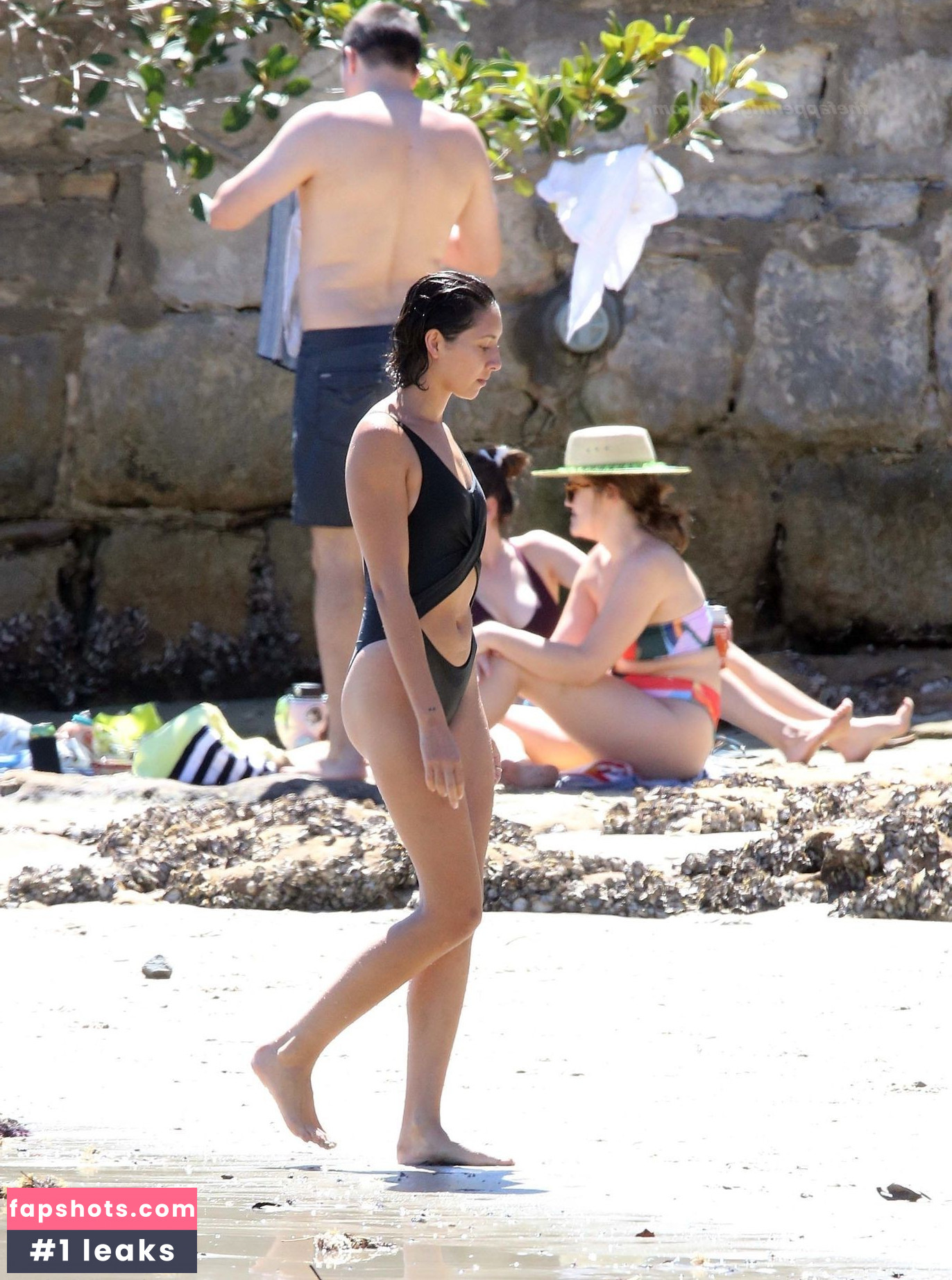 Vanessa Valladares gallery photo #63