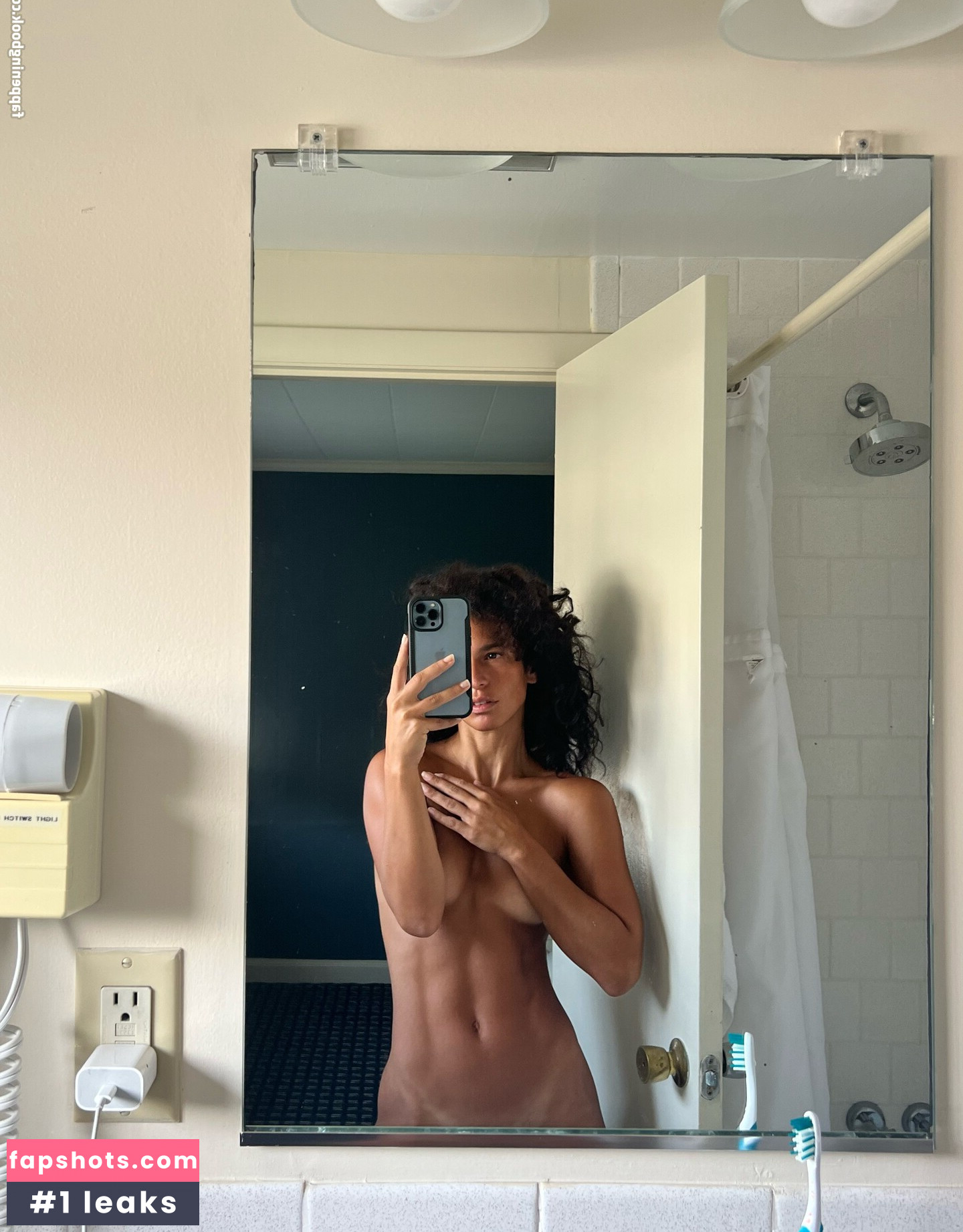 Vanessa Villegas gallery photo #7