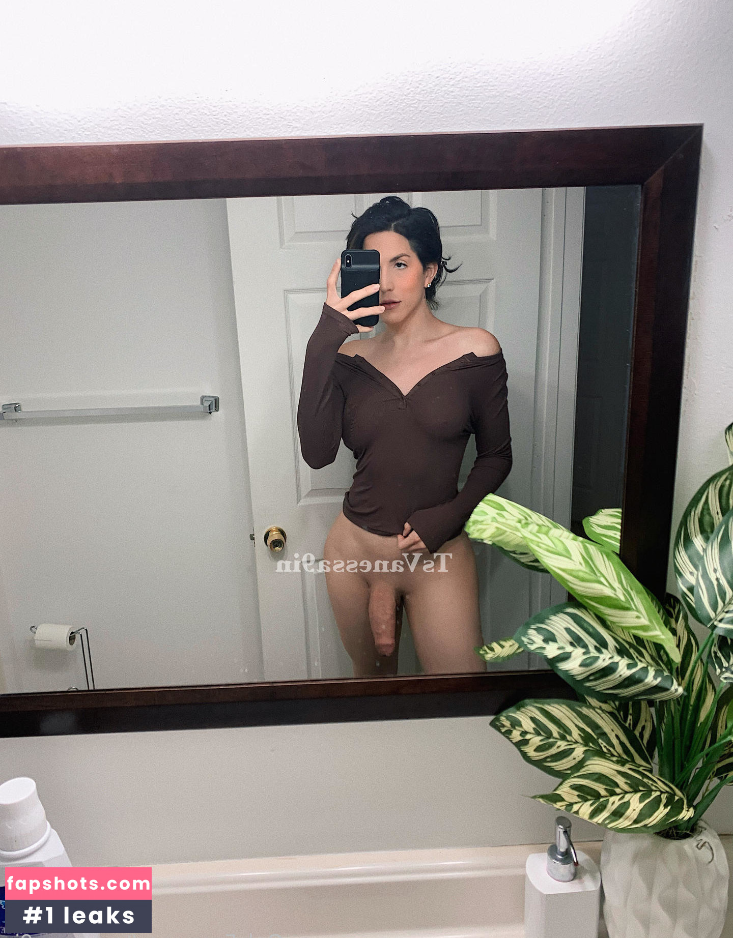 Vanessa9in gallery photo #2