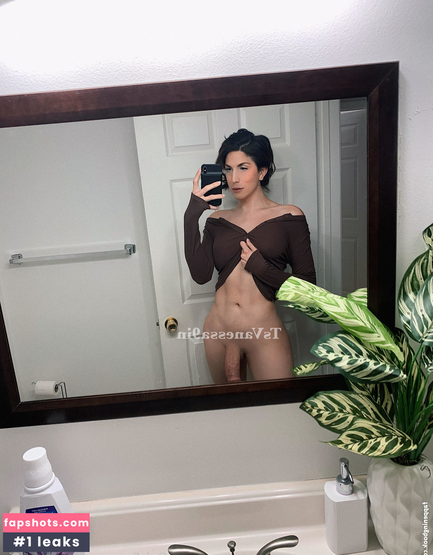 Vanessa9in gallery photo #21