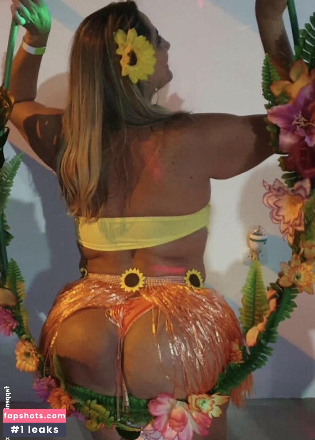 Vanessaalessandraoficial gallery photo #8