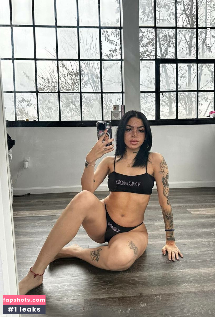 vanessaswrlddd nude babe gallery