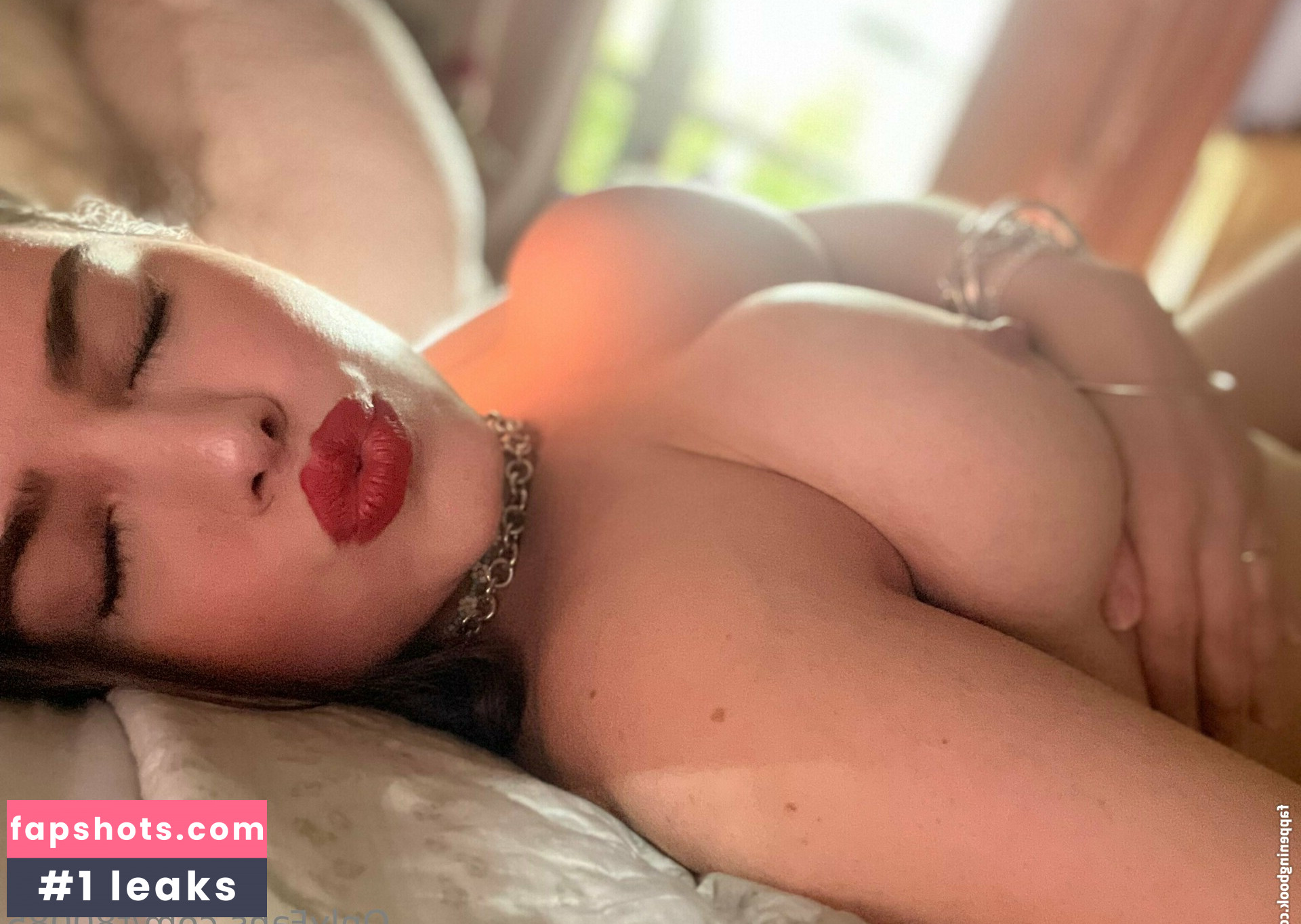 Vanessinator gallery photo #20