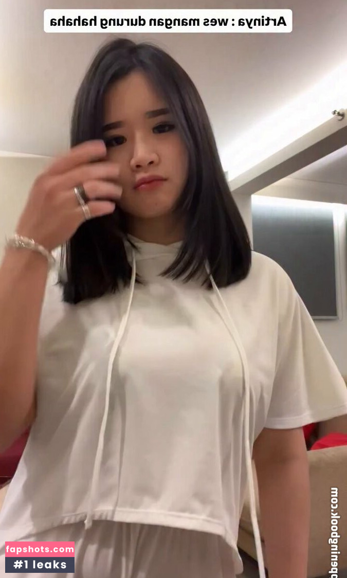 Vania Veronica nude babe gallery