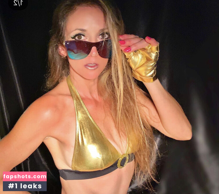 vantablakked_official nude babe gallery