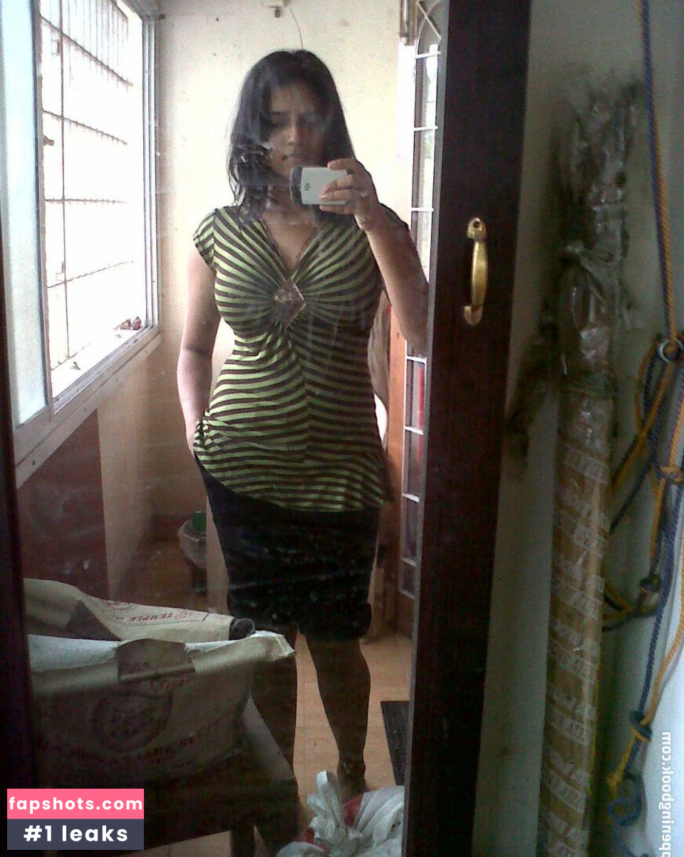 Vasundhara Kashyap nude babe gallery