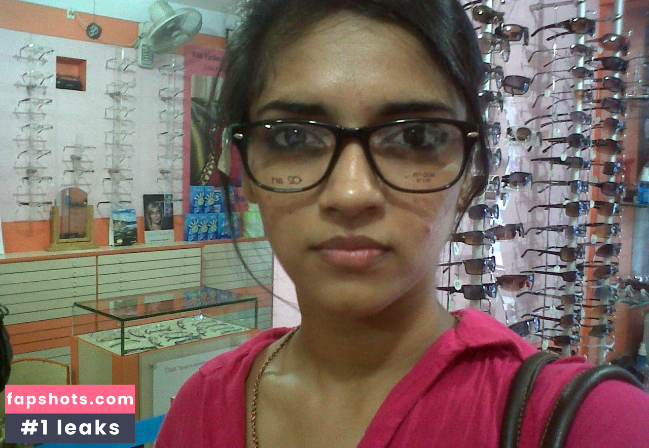 Vasundhara Kashyap gallery photo #26