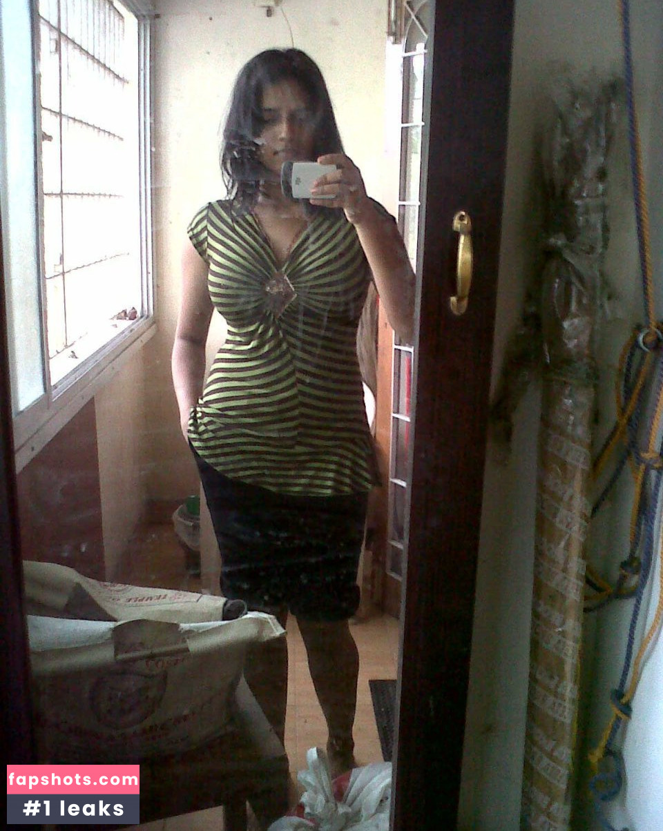 Vasundhara Kashyap gallery photo #6