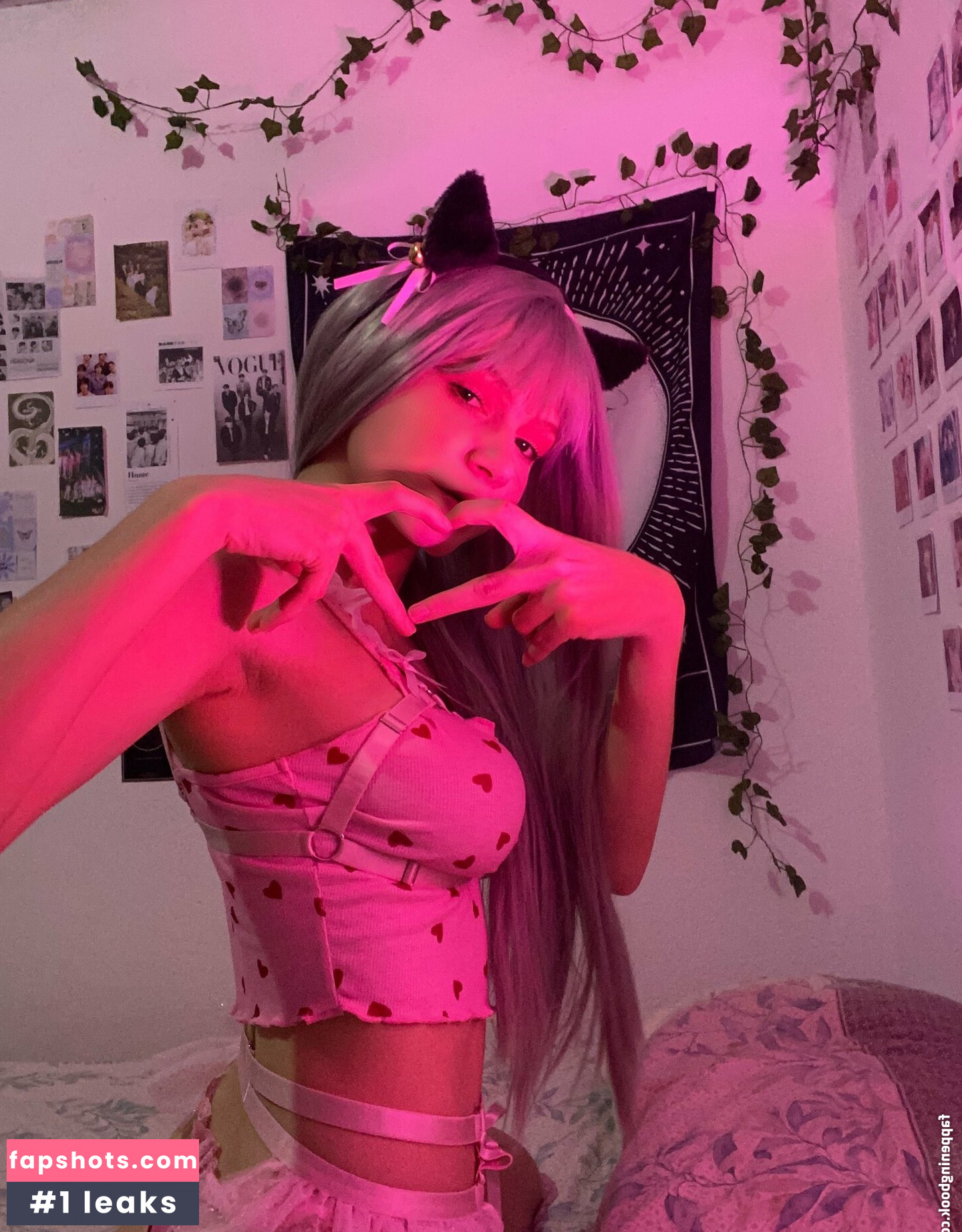 Veevtr nude babe gallery