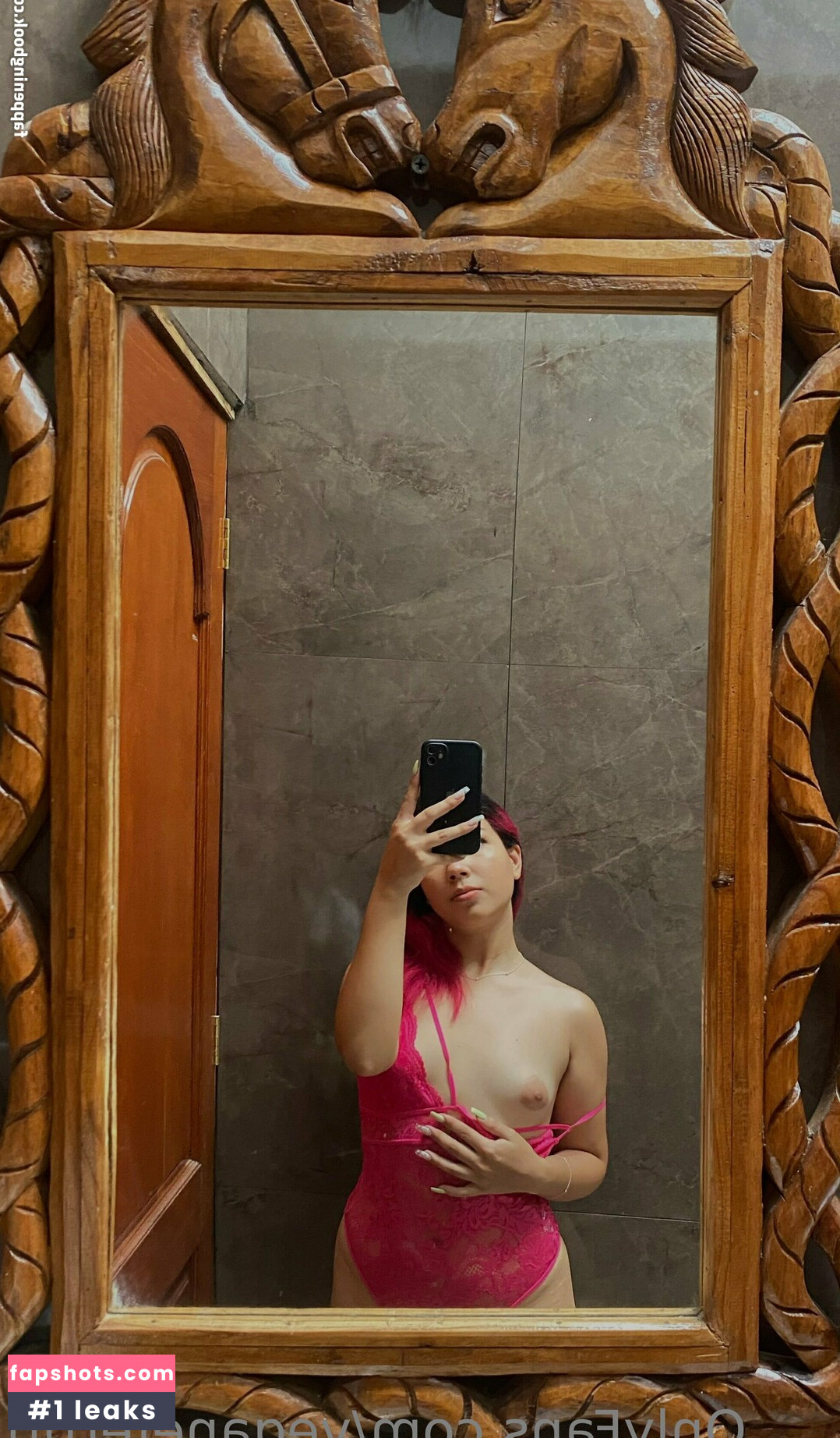 veganefertiti nude babe gallery