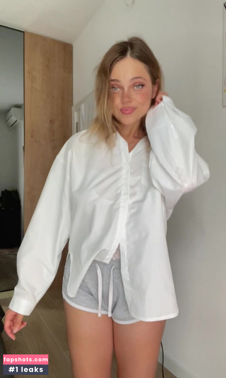 Velvet Tatti gallery photo #32