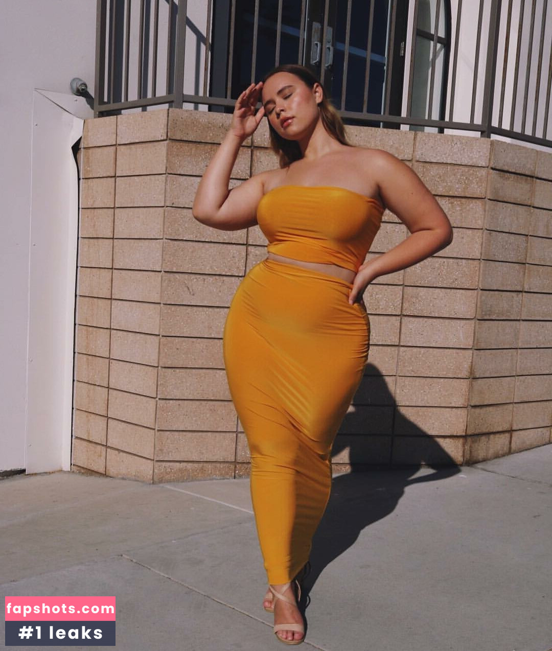 Venezia Cruz gallery photo #12