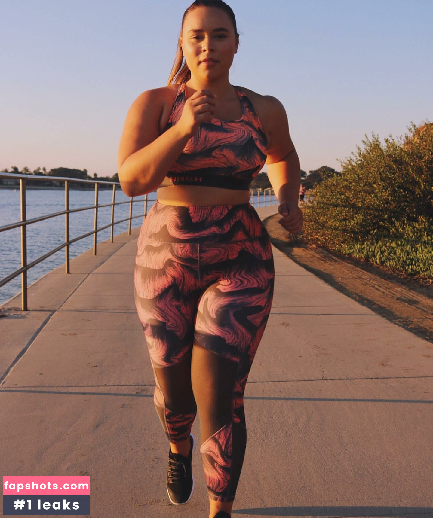 Venezia Cruz gallery photo #21