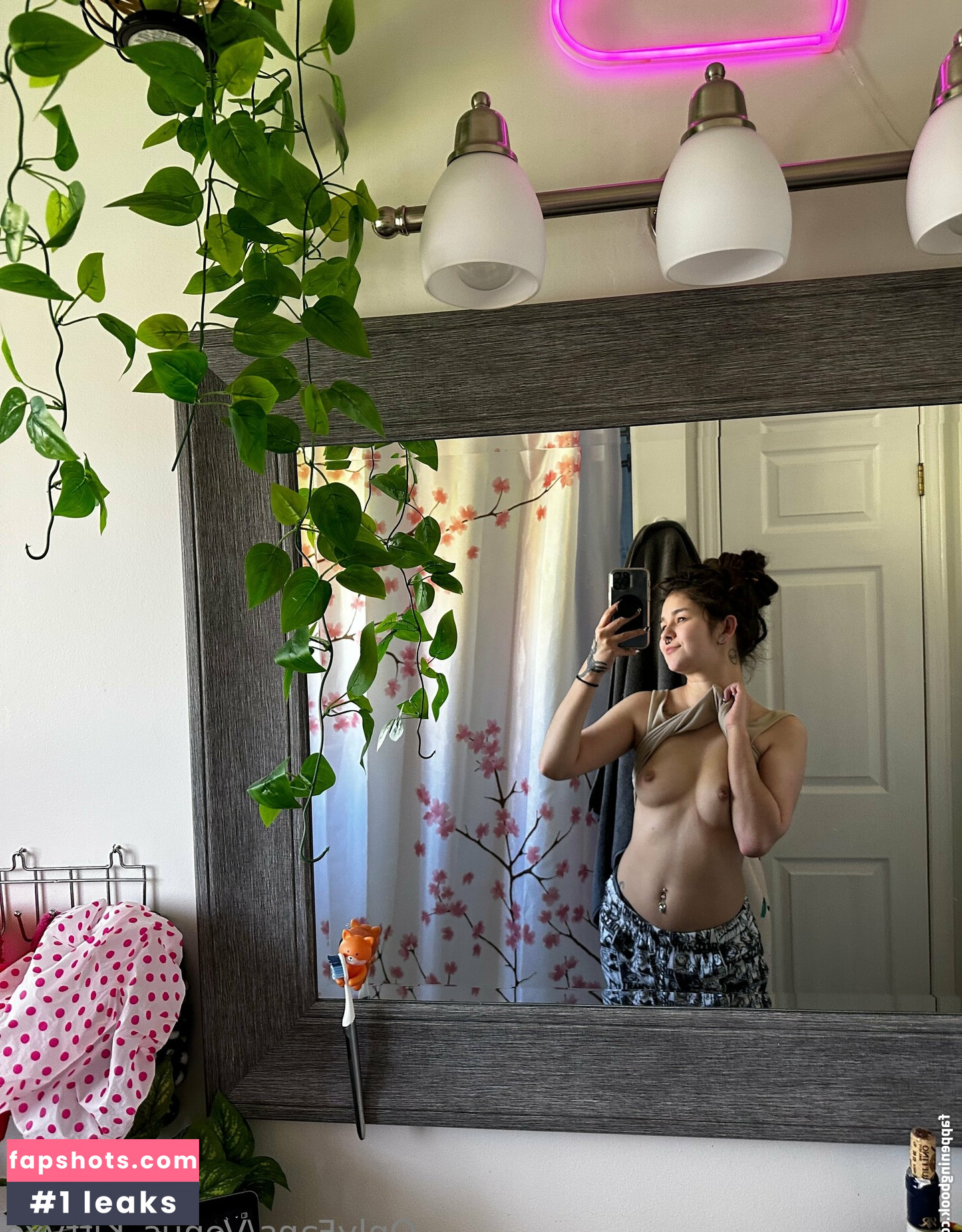 venus_kittyxo Nude Leaks OnlyFans Photos #5 - LeakJerk