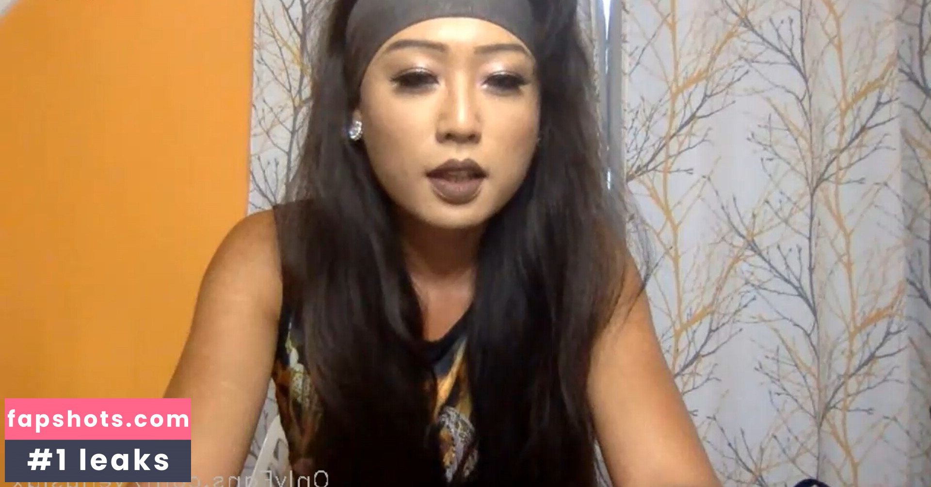 Venus Lux nude babe gallery