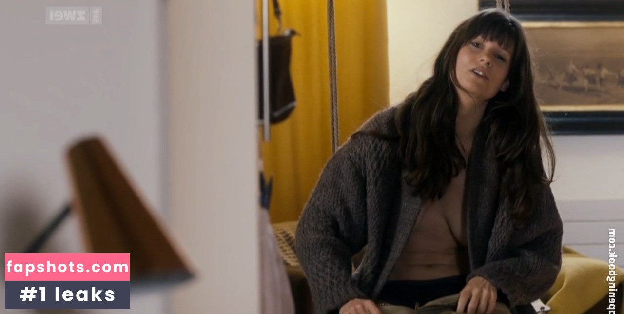 Vera Bommer gallery photo #10