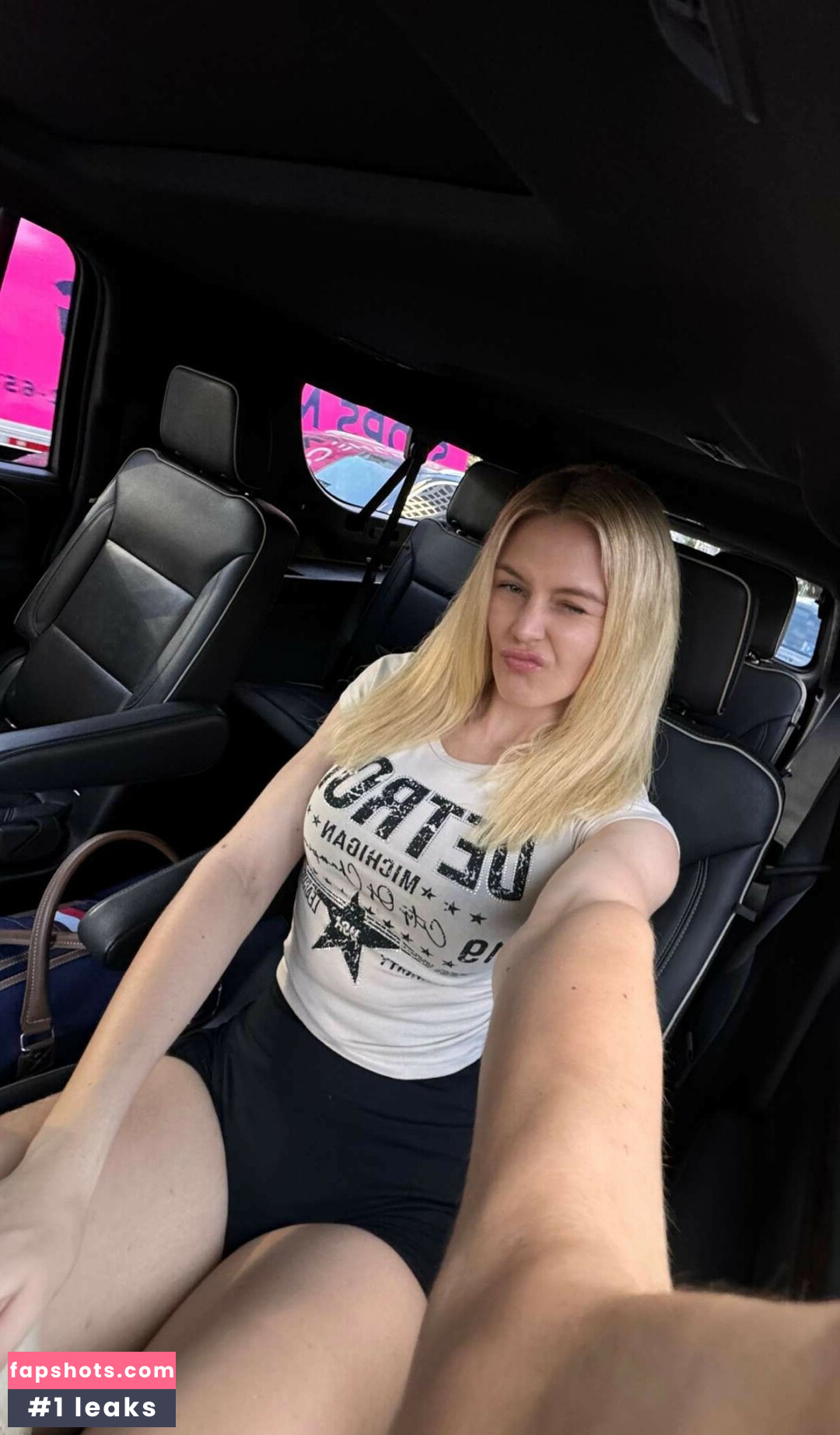 Vera Dijkmans Nude Leaks OnlyFans Photos #18 - LeakJerk