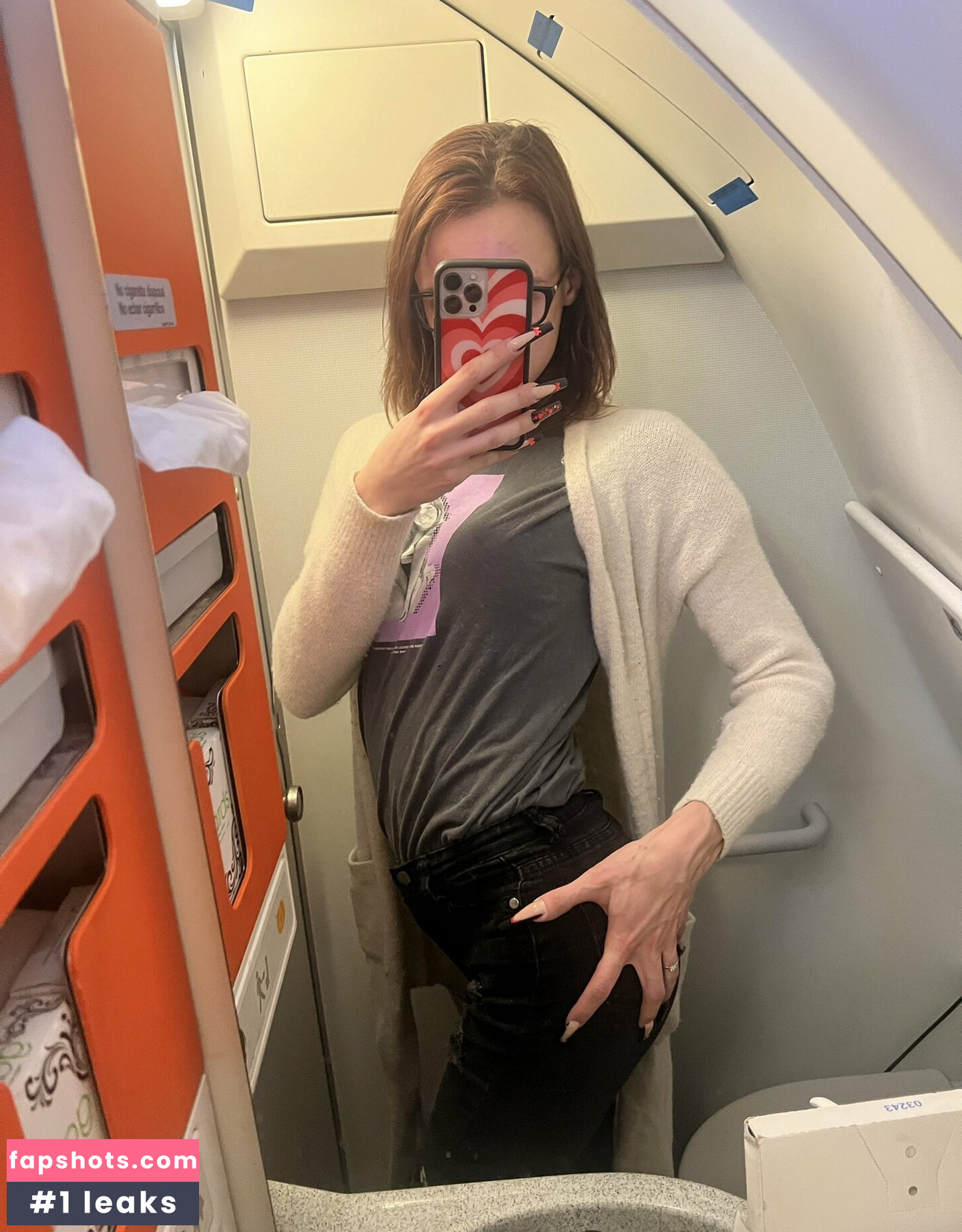 verablak nude babe gallery