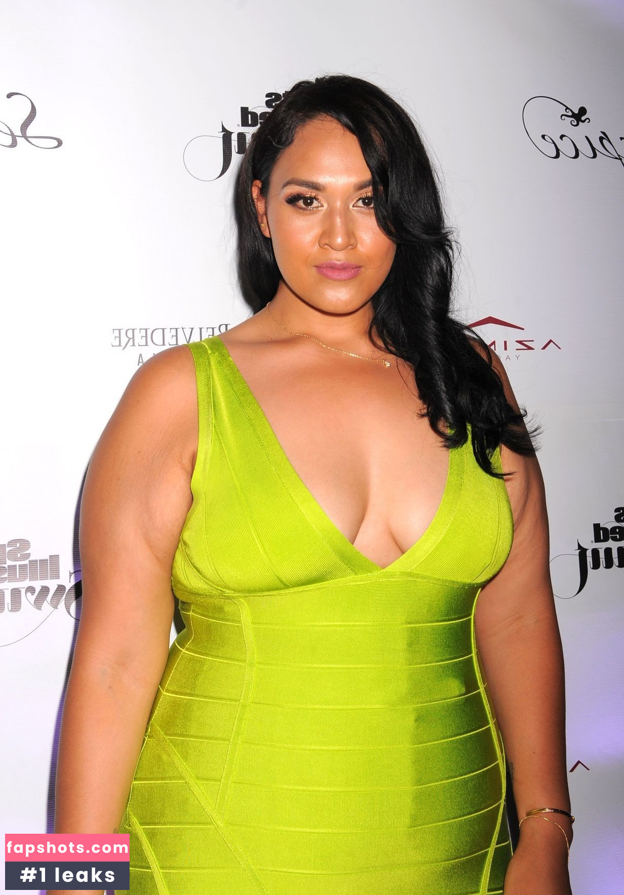 Veronica Pome'e gallery photo #29