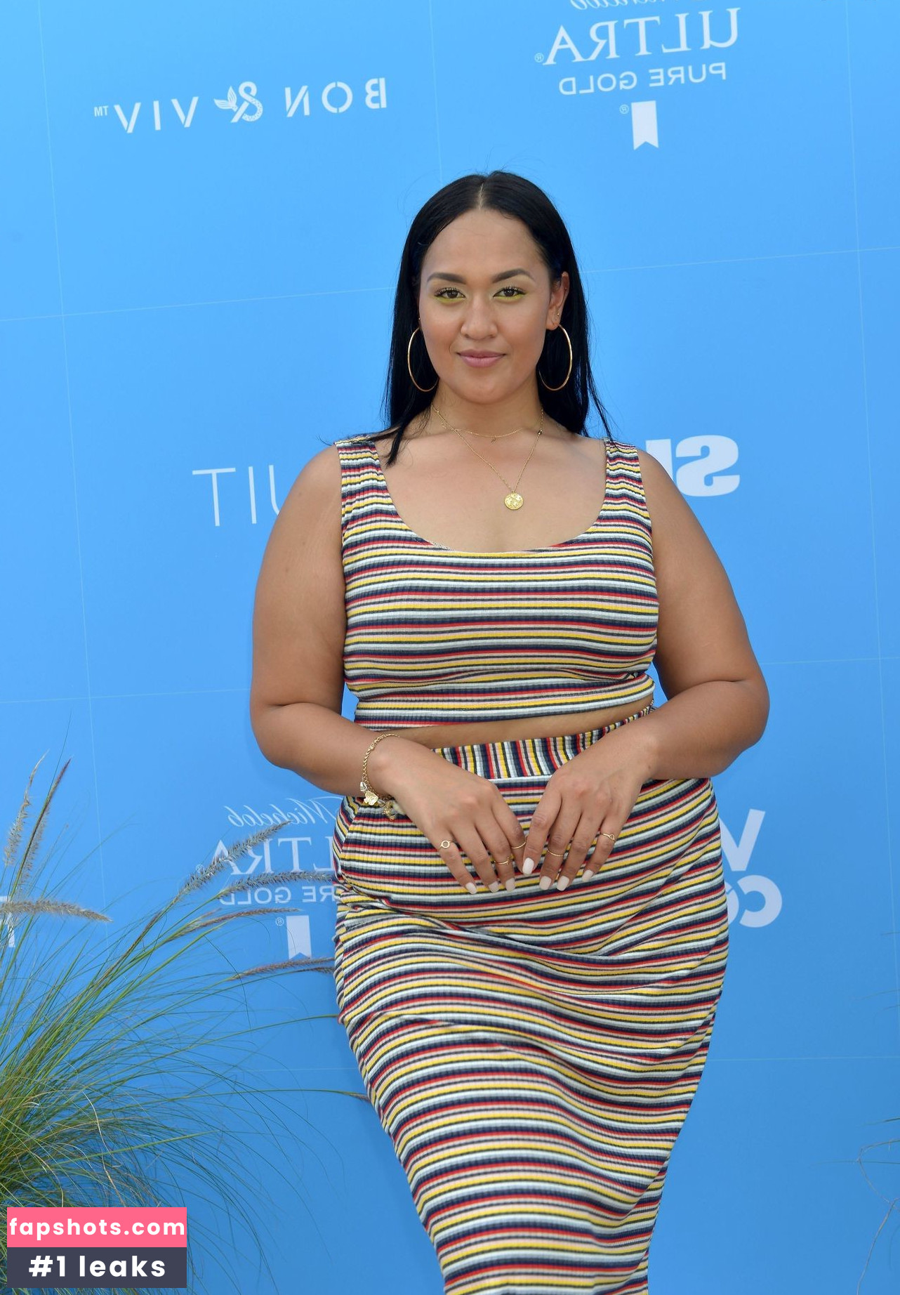 Veronica Pome'e gallery photo #36