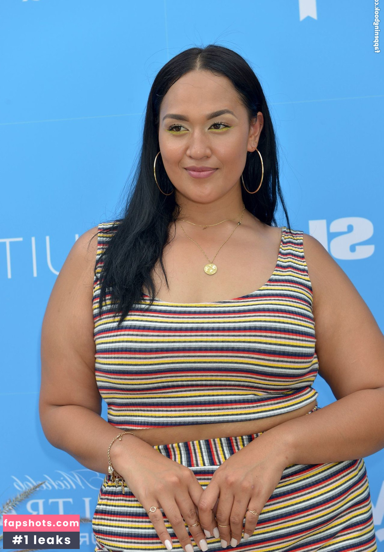 Veronica Pome'e gallery photo #39