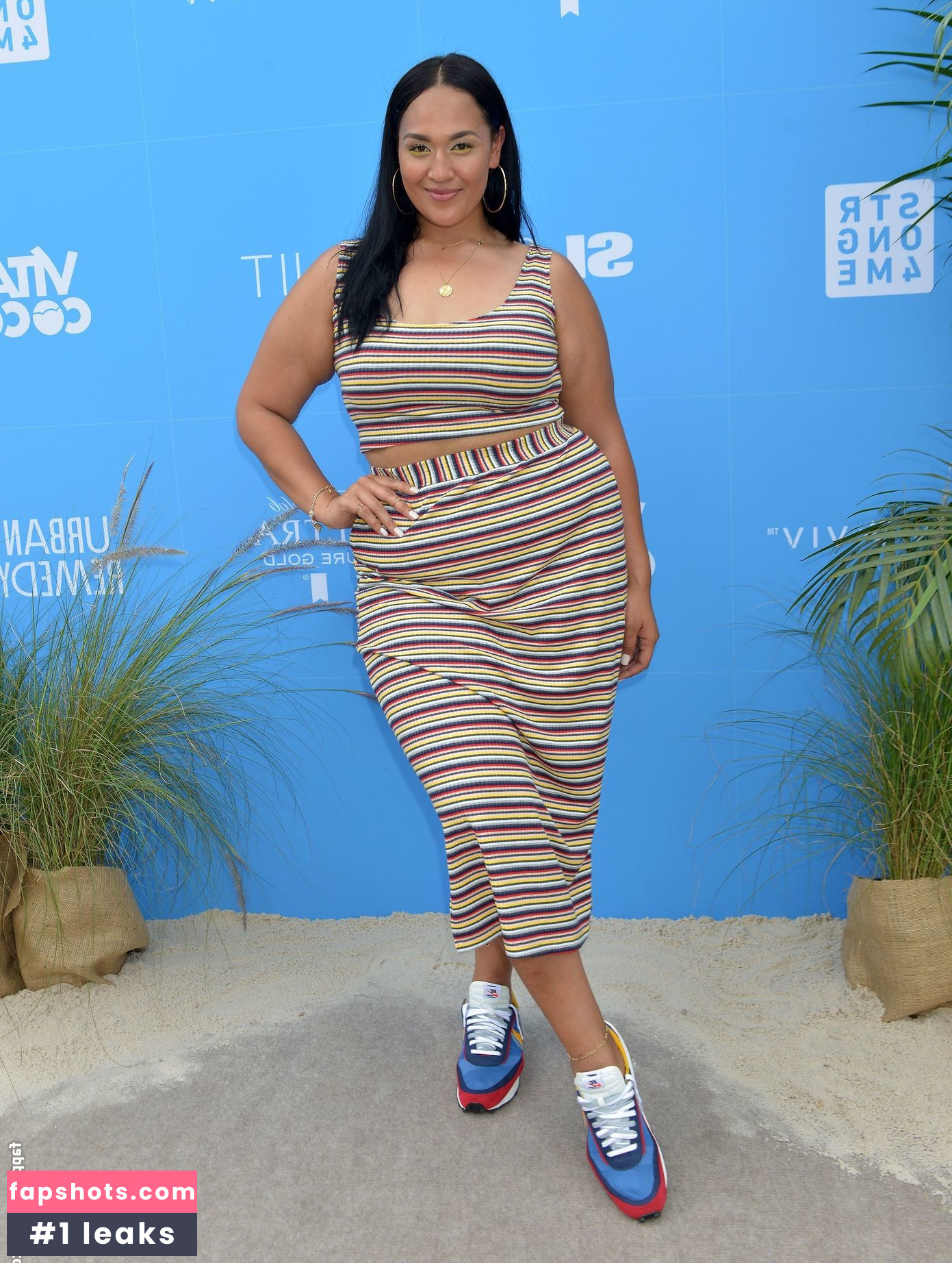 Veronica Pome'e gallery photo #40