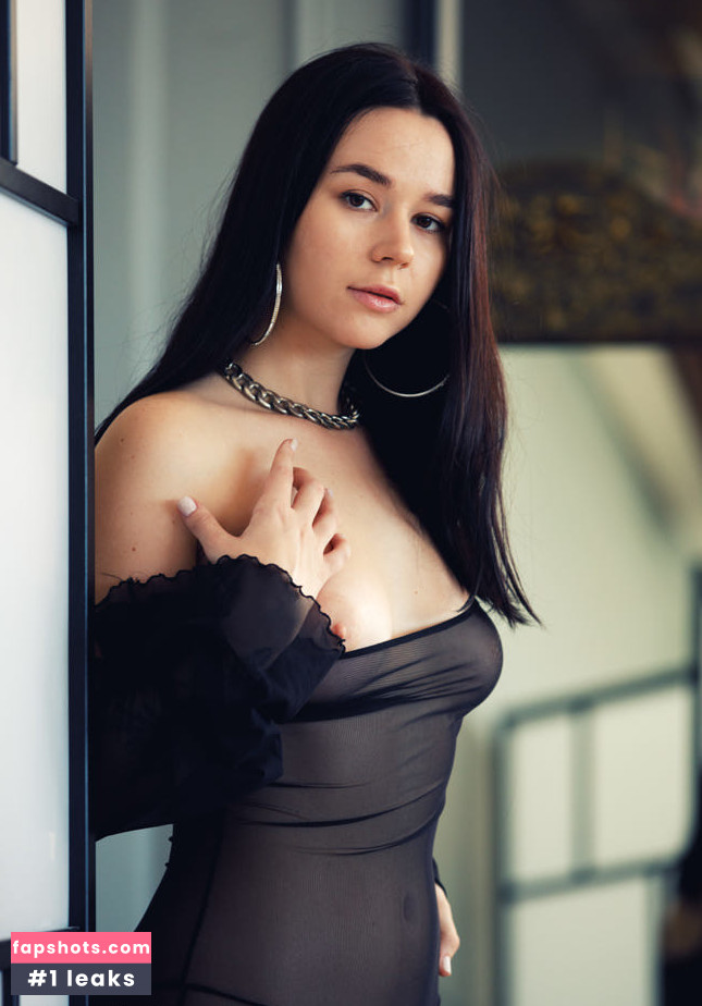 Veronika Kudinenko gallery photo #18