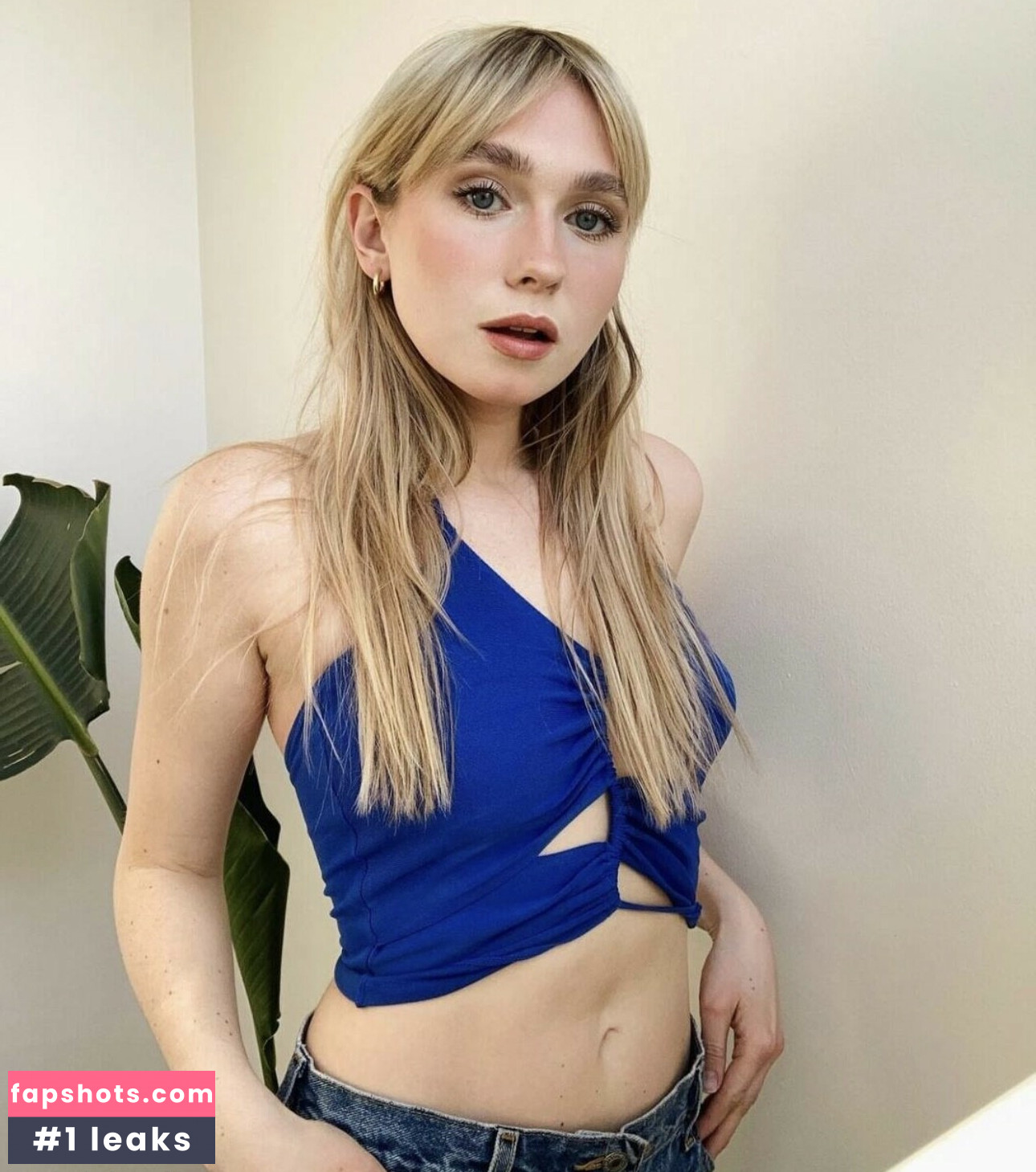 Veronika Slowikowska gallery photo #12