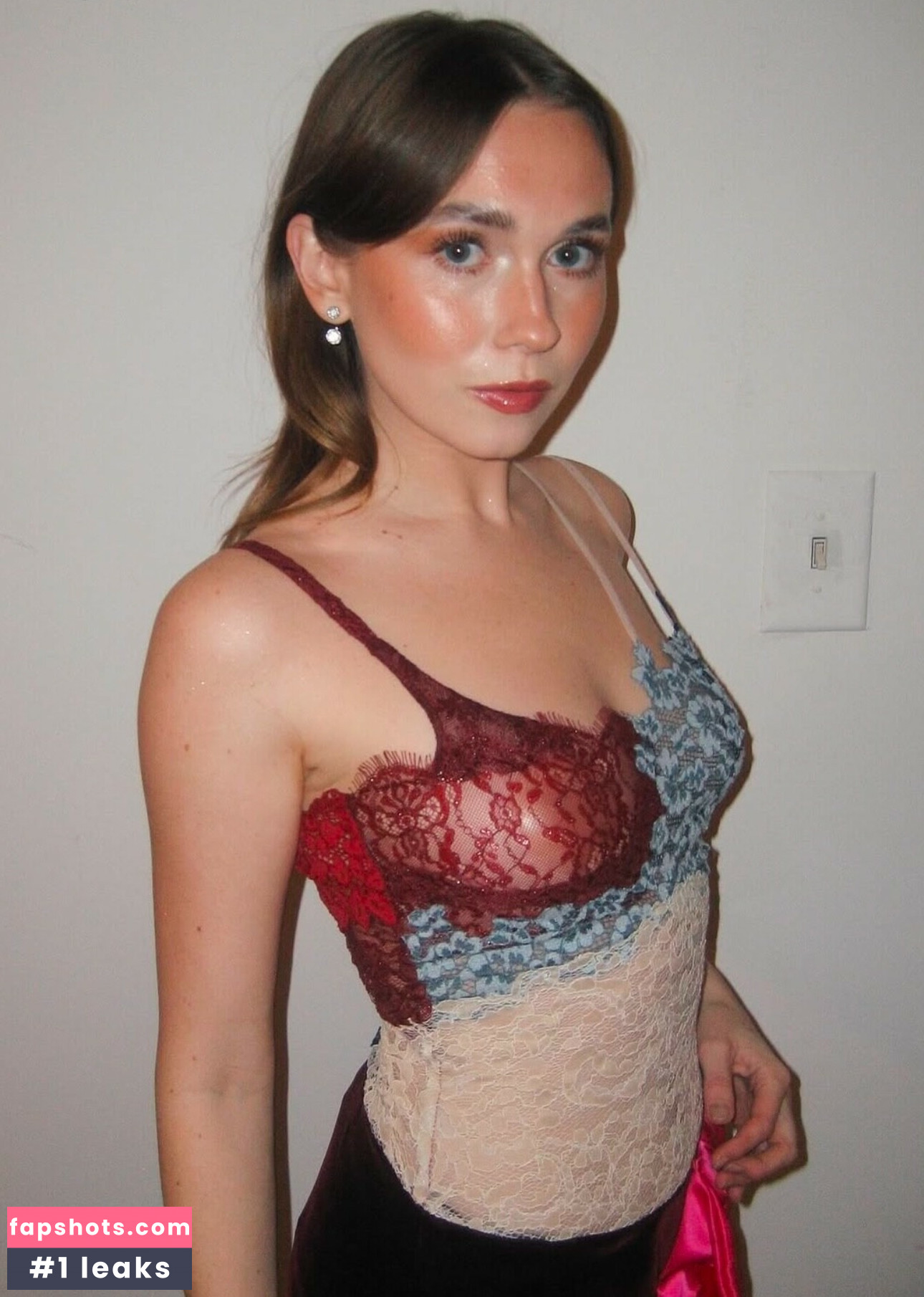 Veronika Slowikowska gallery photo #14