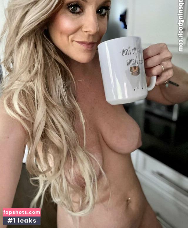 Vesper Violet gallery photo #9