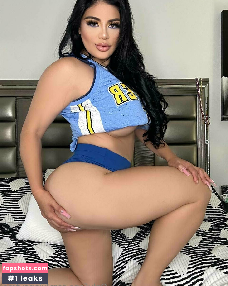 vianeyfree Nude Leaks OnlyFans Photos #14 - LeakJerk
