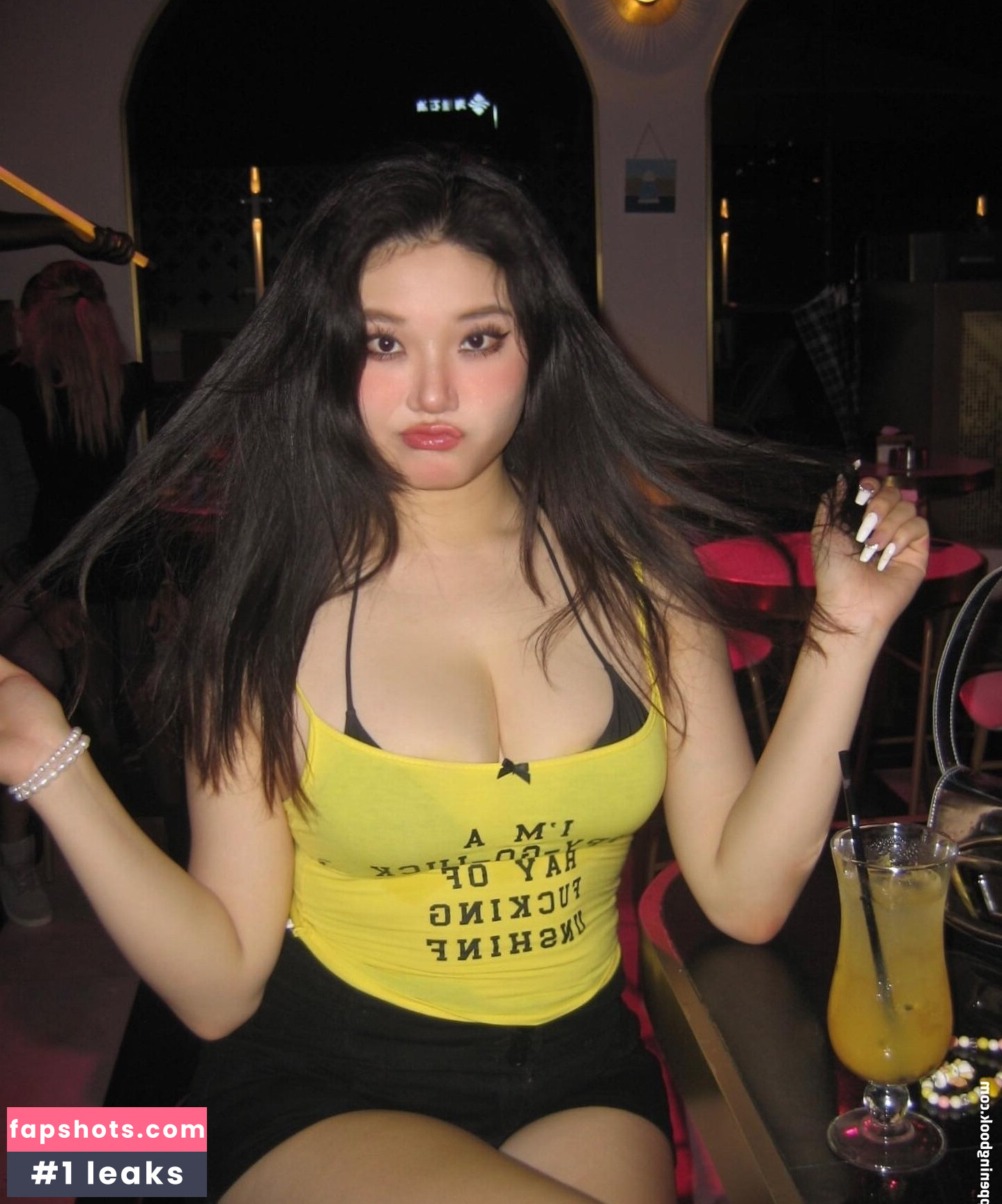 Vicki Mranrr gallery photo #15