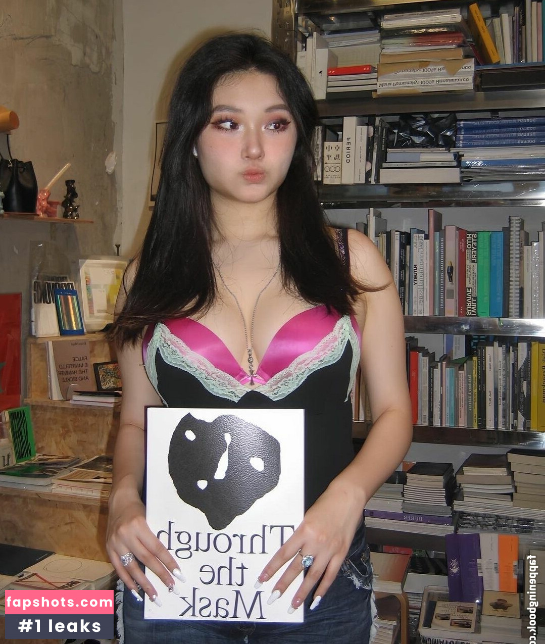 Vicki Mranrr gallery photo #18