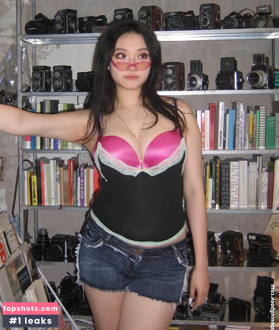 Vicki Mranrr gallery photo #23