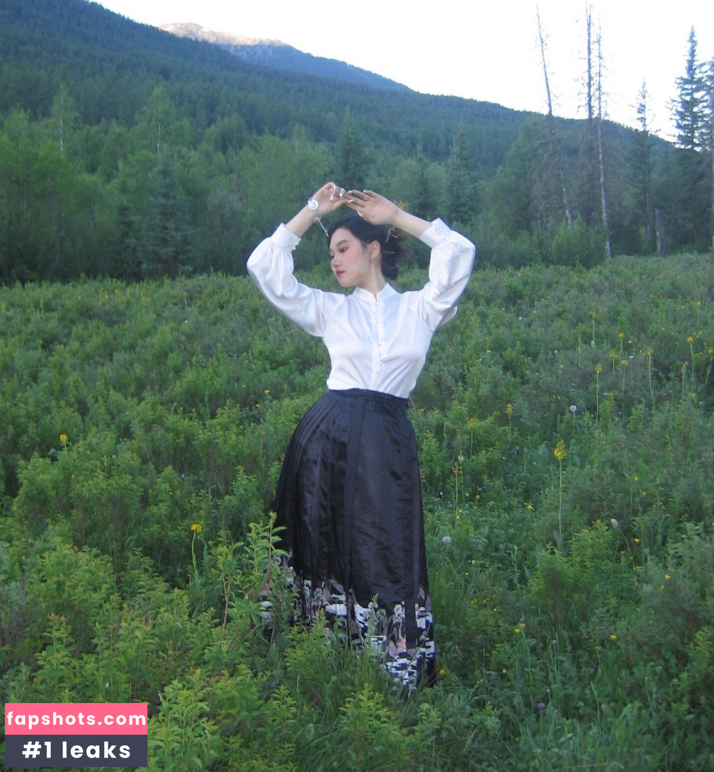 Vicki Mranrr gallery photo #30