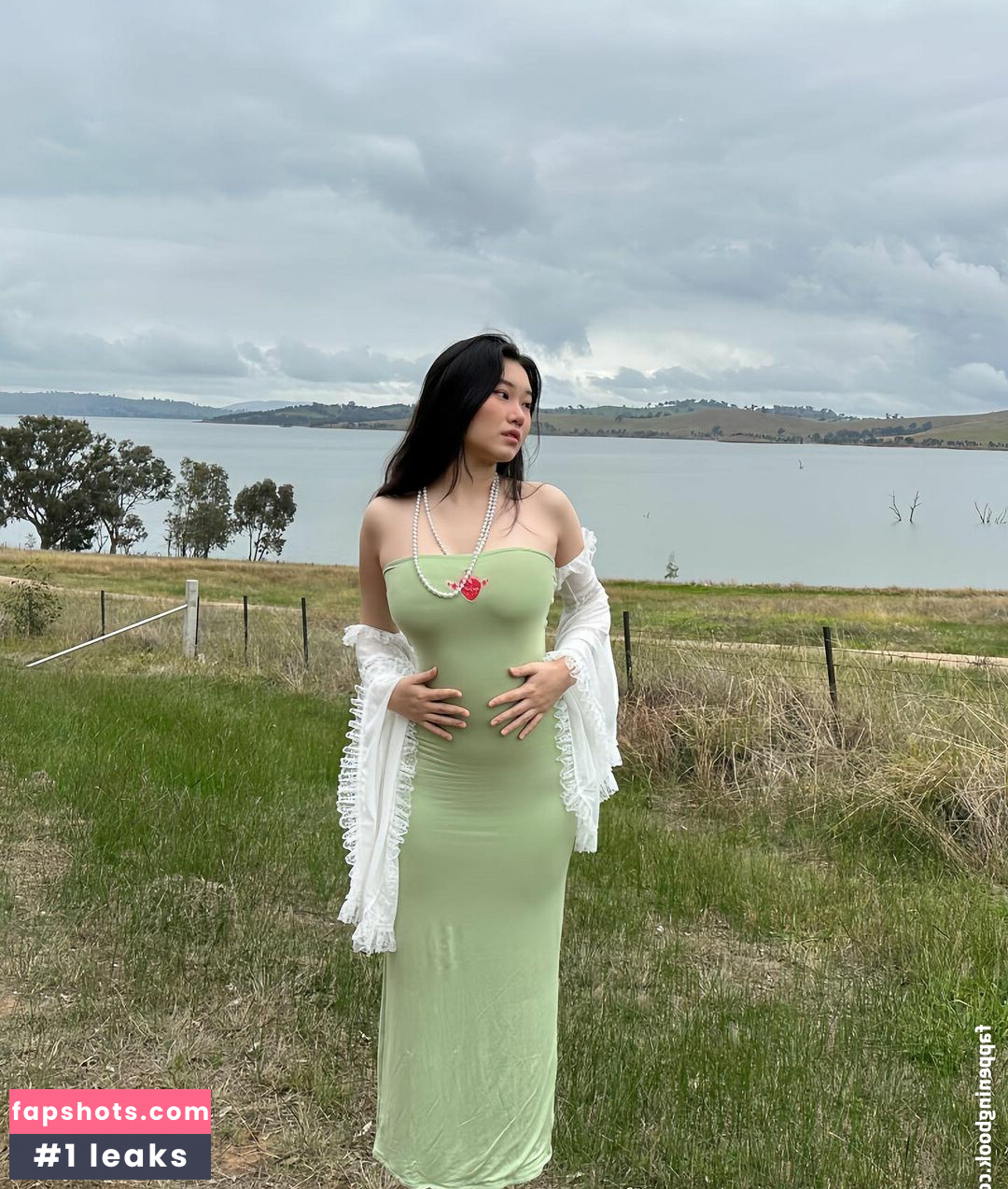 Vicki Mranrr gallery photo #47