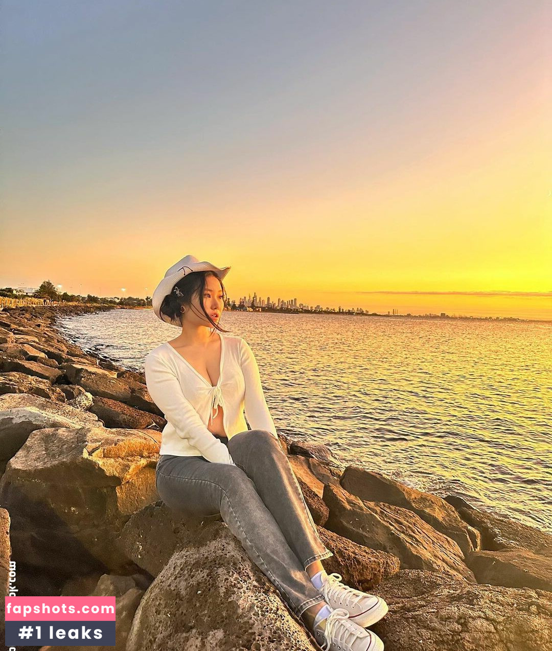 Vicki Mranrr gallery photo #59