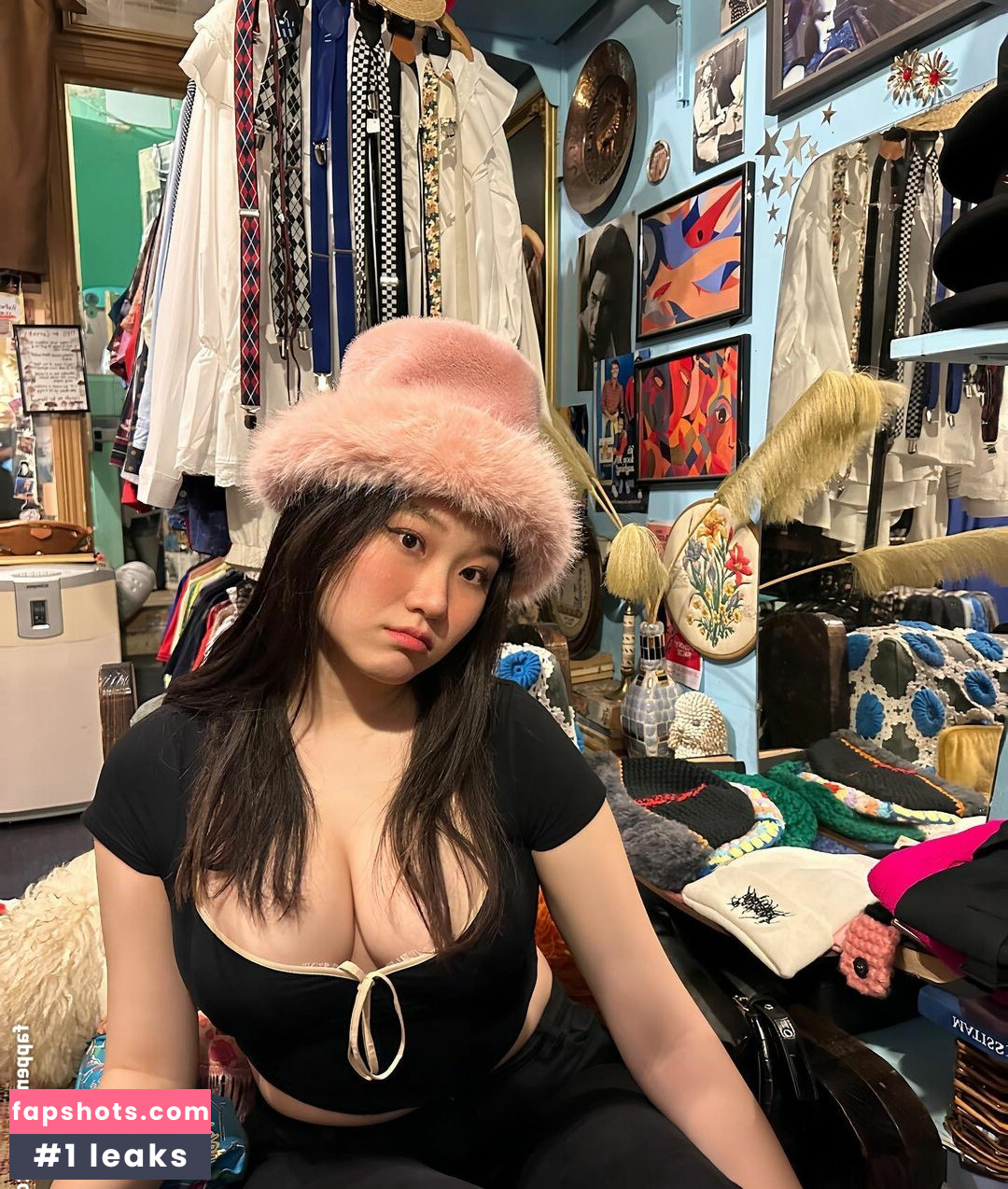 Vicki Mranrr gallery photo #60