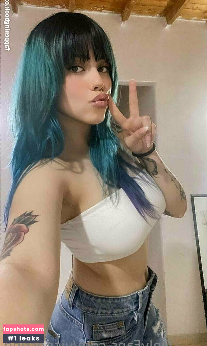 vicposting nude babe gallery