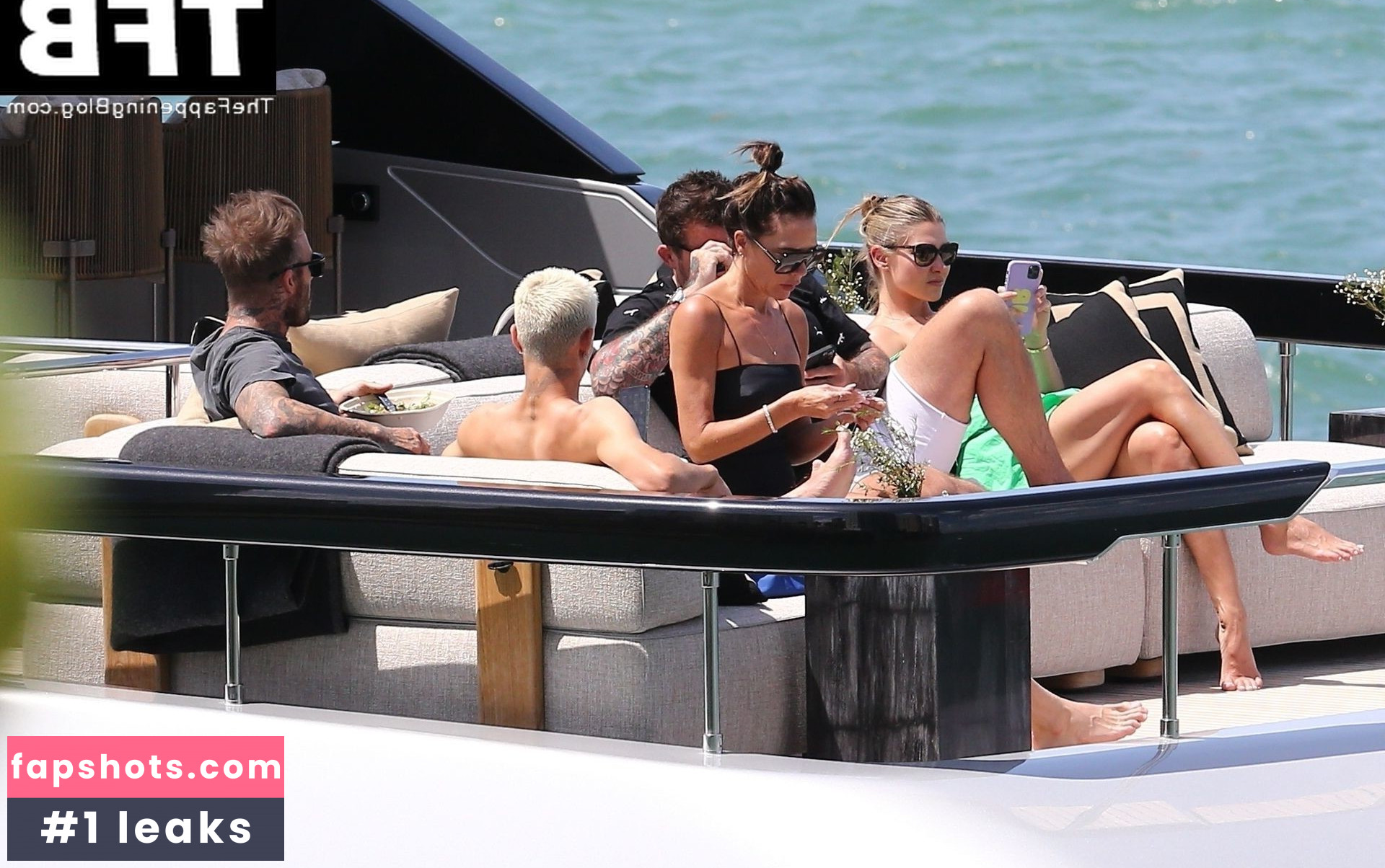 Victoria Beckham gallery photo #101