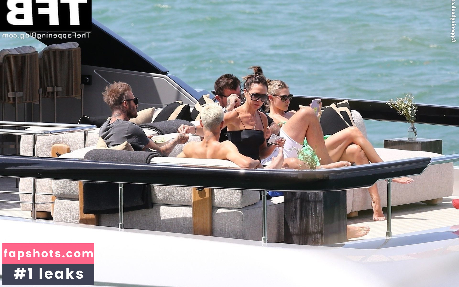 Victoria Beckham gallery photo #102