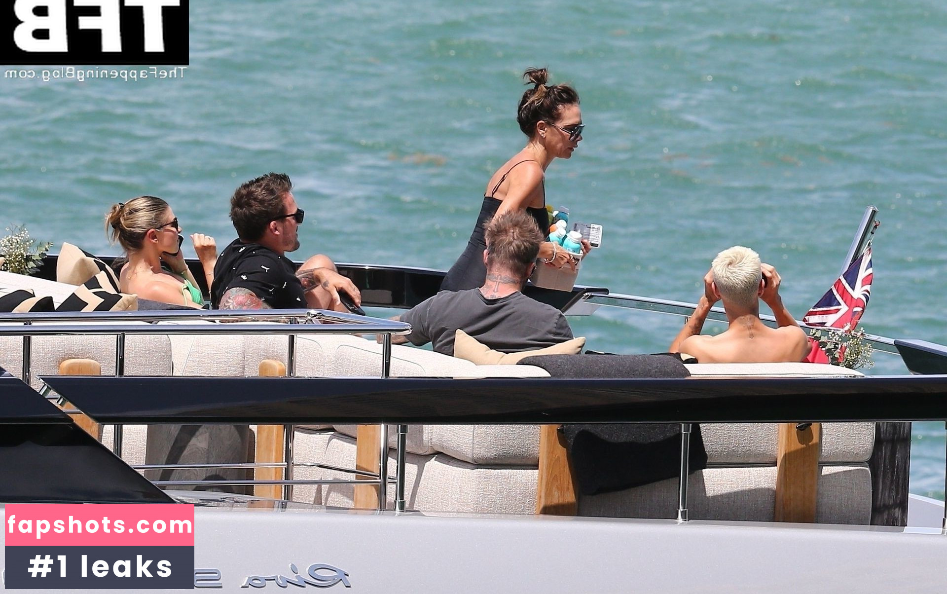 Victoria Beckham gallery photo #103