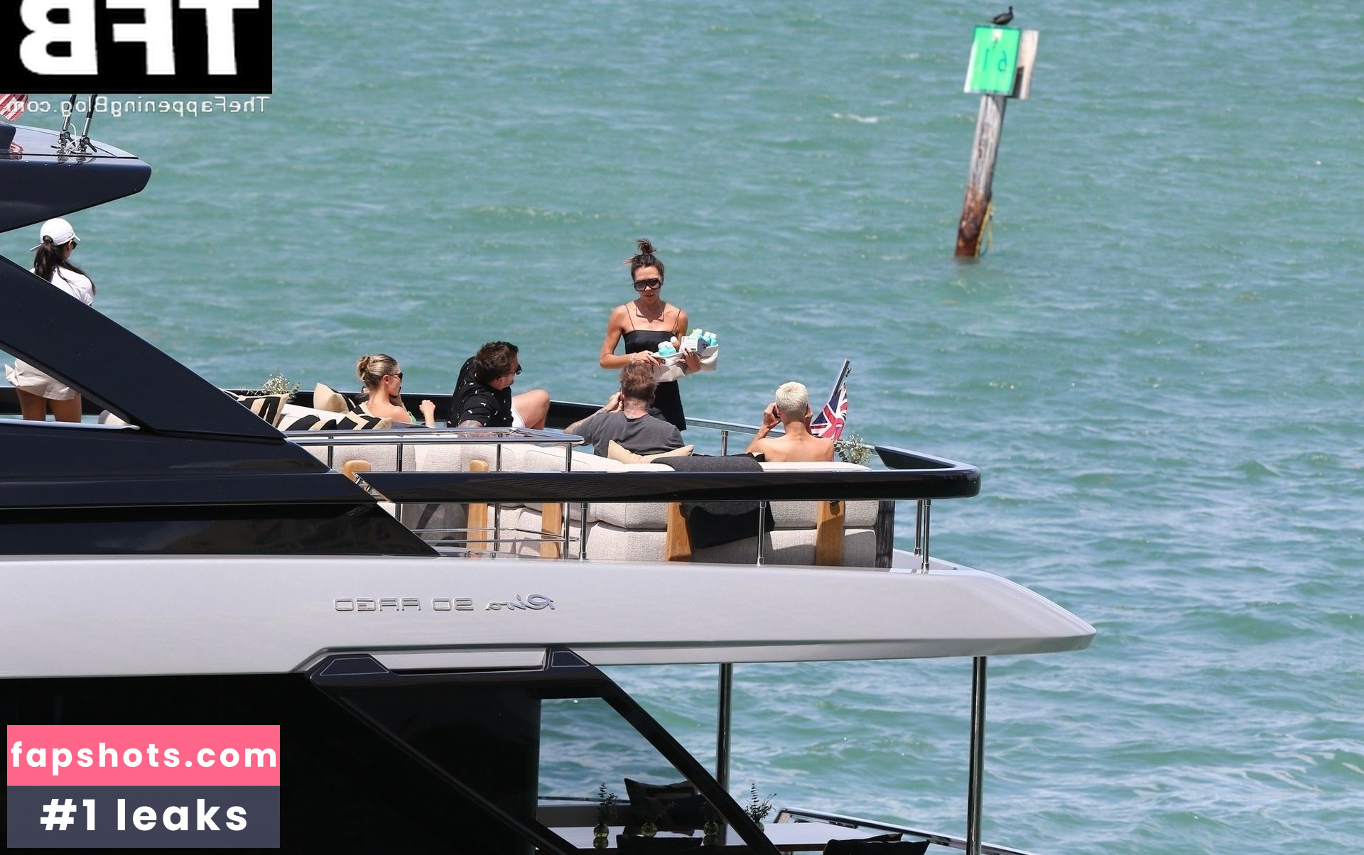 Victoria Beckham gallery photo #105