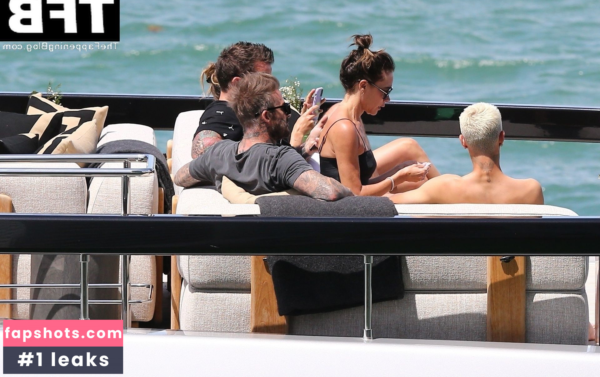 Victoria Beckham gallery photo #106